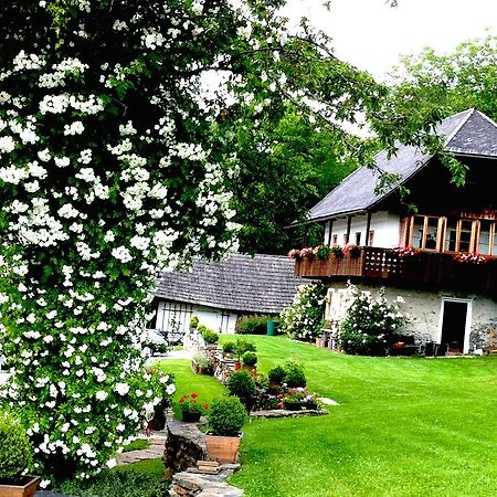 Cottage Am Waldrand Gelegen Feldkirchen In Kaernten Luaran gambar